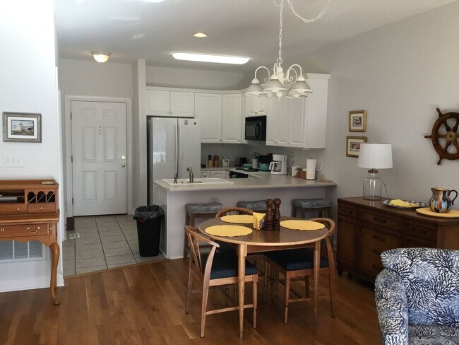 Building Photo - Furnished Condo In Southport - All Utilities Included - 3 month lease only