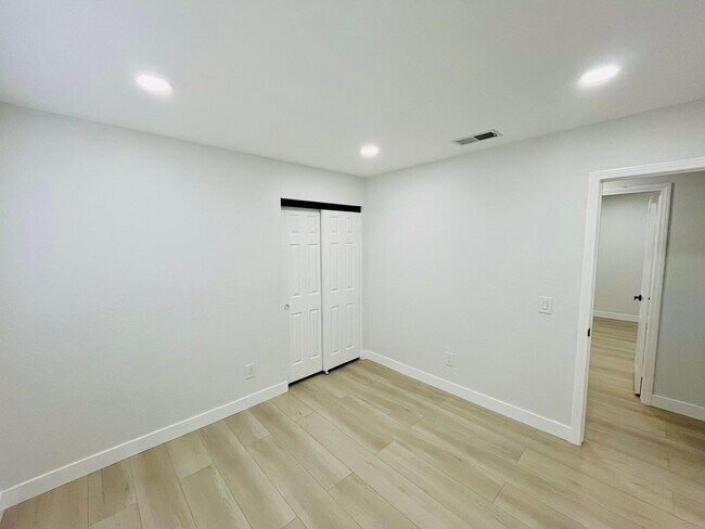 Building Photo - 1532 Michelle Ave