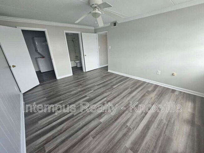 Building Photo - 2749 Sullins St