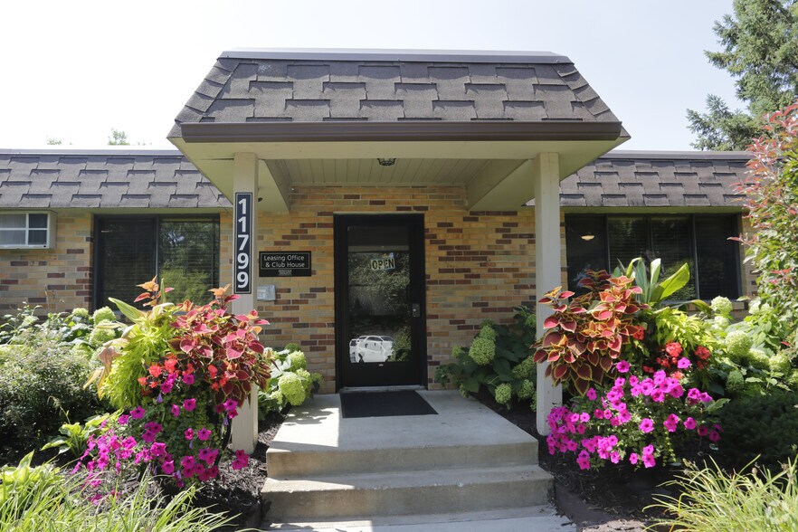 Heritage Heights 11799 Zea St NW Coon Rapids MN 55433 Apartment Finder