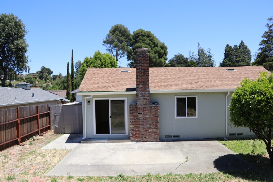 Building Photo - 335 Rollingwood Dr