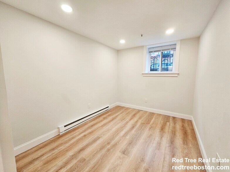 Building Photo - 529 Beacon St