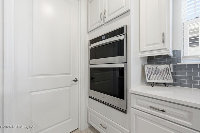 Building Photo - 11130 Town Vw Ct