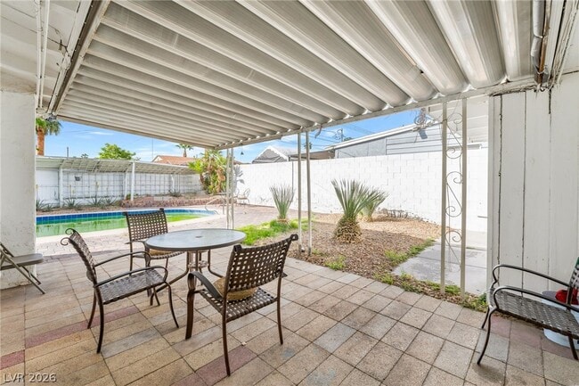 Building Photo - 1828 Hassett Ave