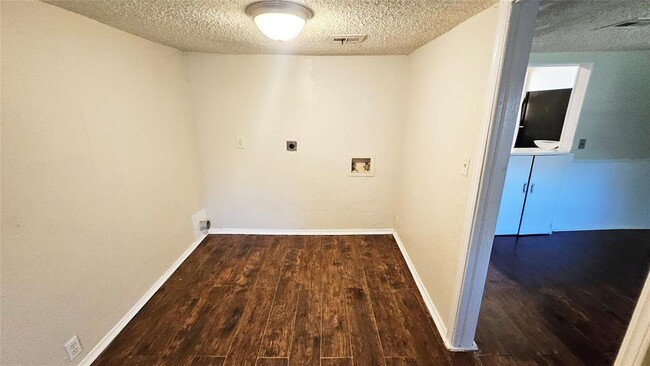 Building Photo - 913 NW 99th St