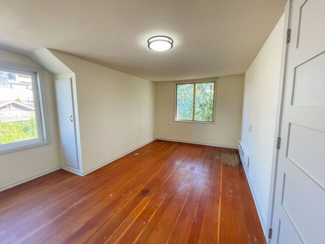 Building Photo - 3Bd/2Ba Shoreline House