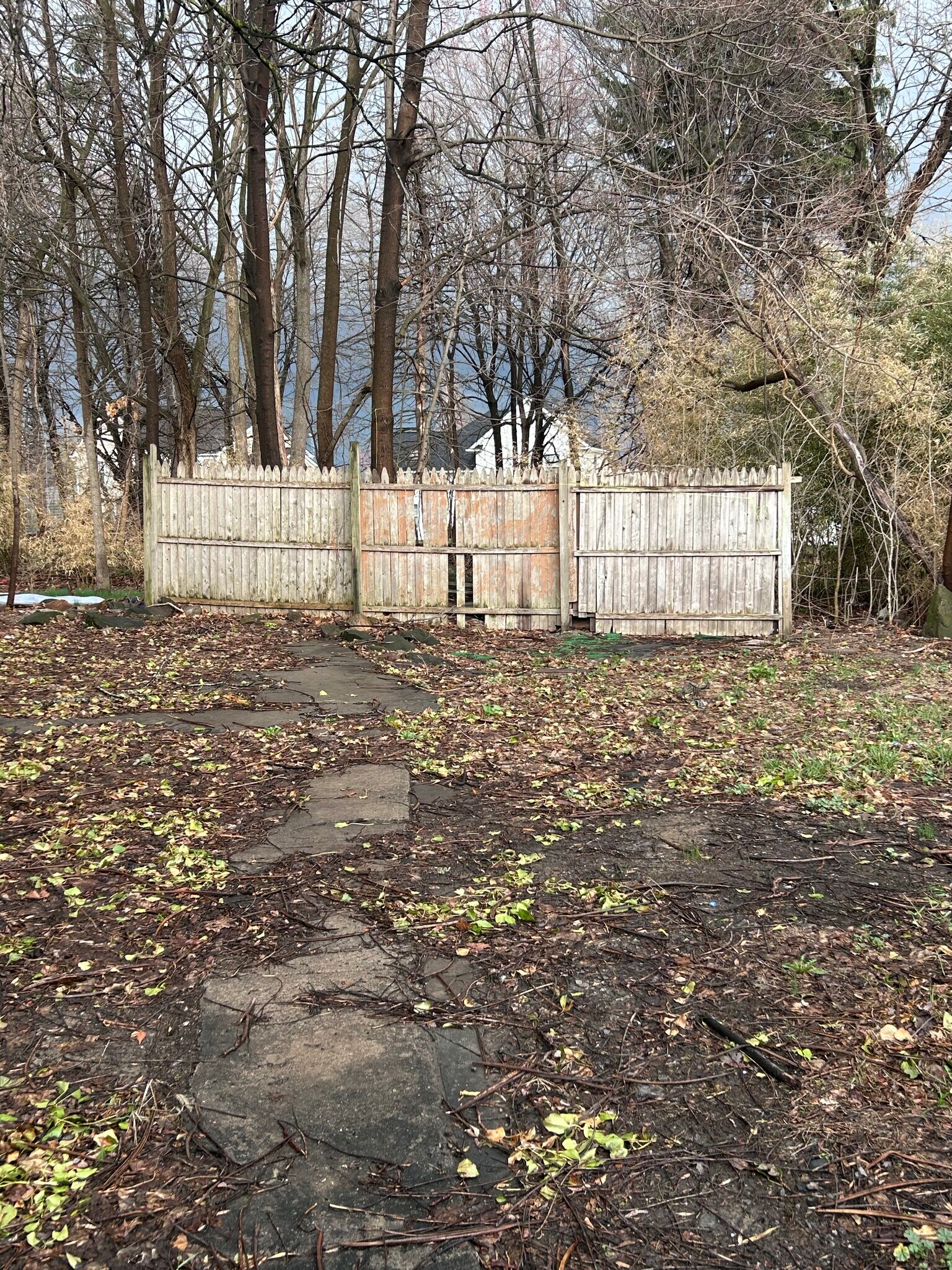 Building Photo - 9501 Rosewood Ave