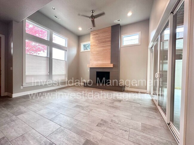 Building Photo - Rarely available in the most preferred River District! Available July 2026