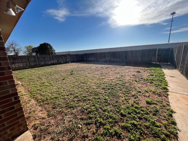 Building Photo - Cute Cottage