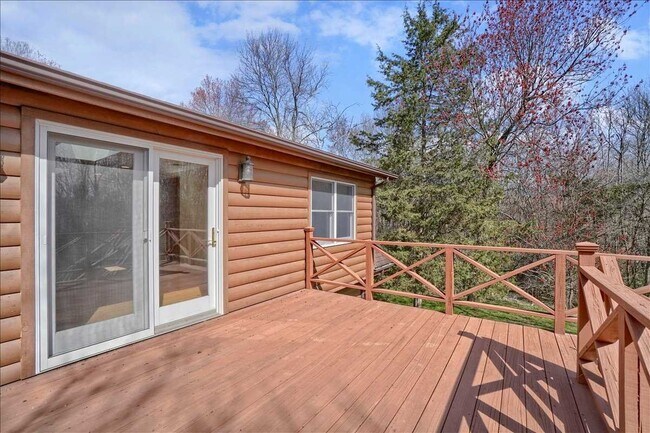 Building Photo - 207 Osborne Hill Rd