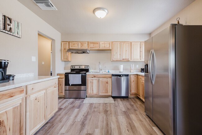 Building Photo - 1304 Hendrix Ave