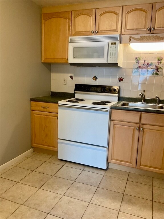 Building Photo - 924 Main St