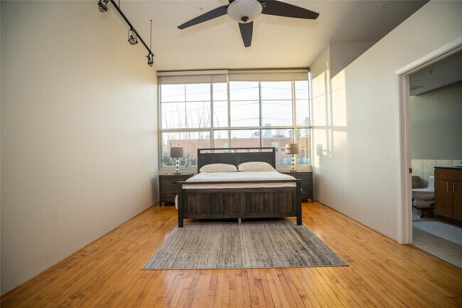 Building Photo - 1312 Live Oak St