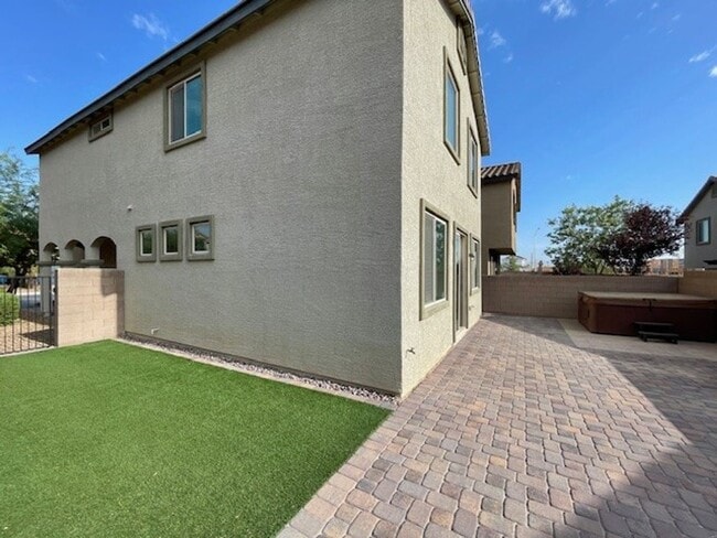 Building Photo - Beautiful South West Home-Coming Soon-8/21/26!
