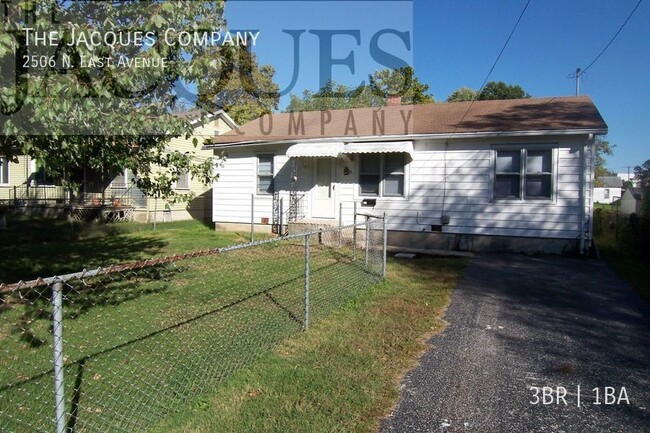 Building Photo - Very comfortable 3 Bedroom 1 Bath with ext...