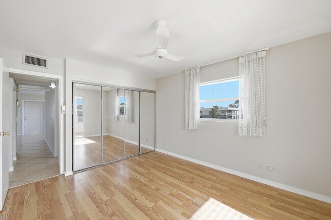 Building Photo - 384 Saxony Trail