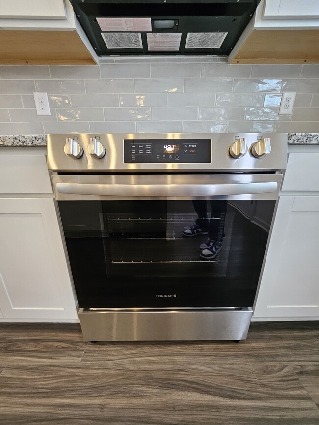 Building Photo - 129 Rosebush Ln