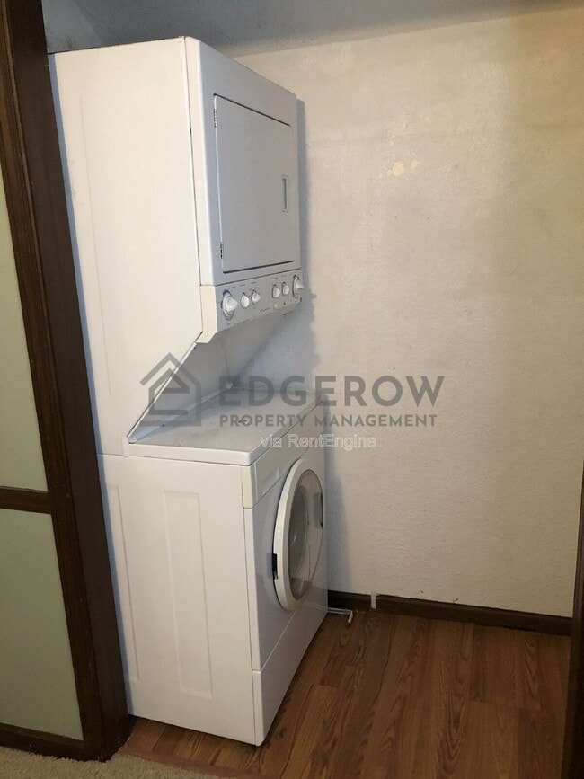 Building Photo - 5554 Pleasant Ave