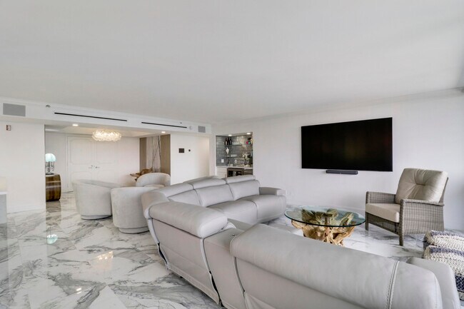 Building Photo - 5280 N Ocean Dr