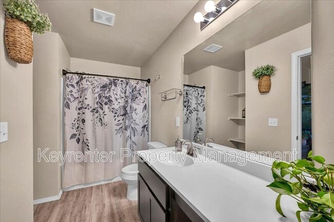 Building Photo - 551 SE 4th St