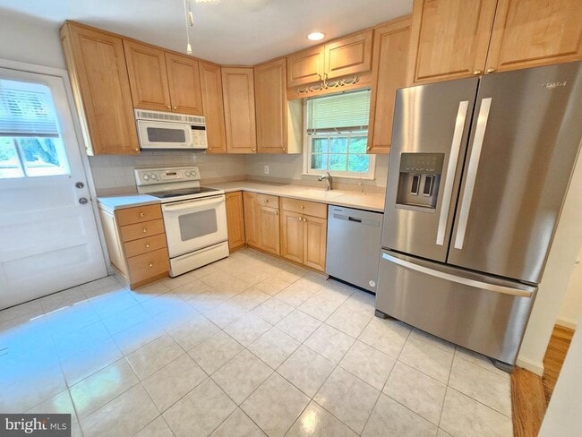 Building Photo - 5683 Ravenel Ln