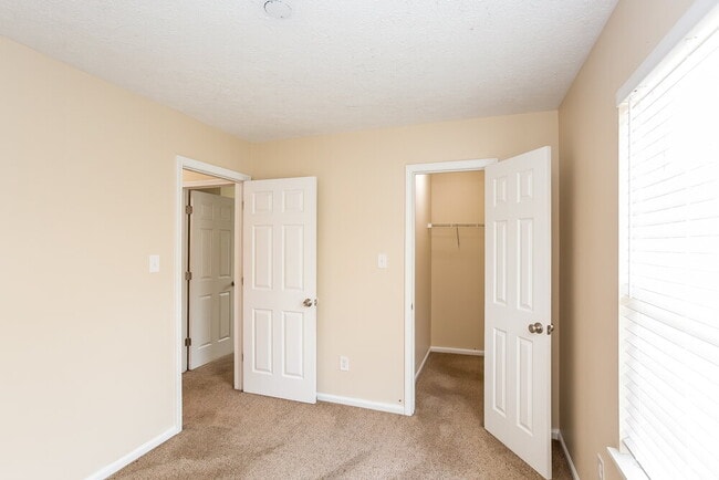 Building Photo - 44 Poplar Ct