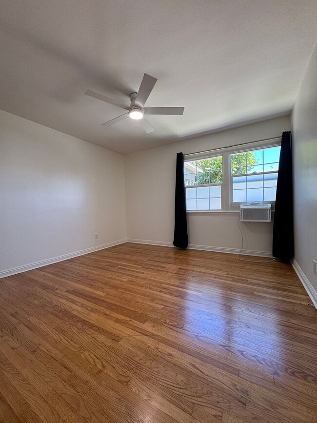 Building Photo - Modern 2-Bedroom Apartment in Prime West LA Location