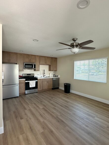 Building Photo - 16656 Ross Ln