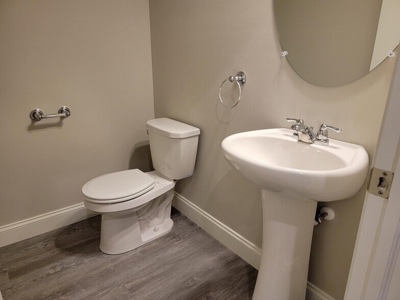 Building Photo - 205 Sage Blvd