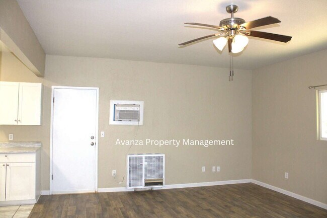 Building Photo - 1 Year Lease 1 Bed  1 Bath  Rent: $850 +$100 (All utilities included) Deposit: $1,500 Available: ...