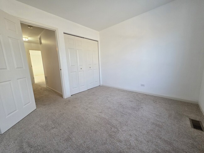 Building Photo - 3996 Blackstone Dr