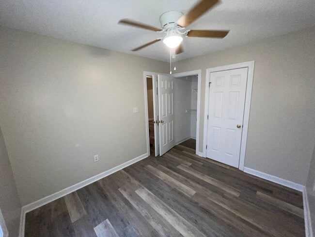 Building Photo - 2416 Winding Creek Dr SW