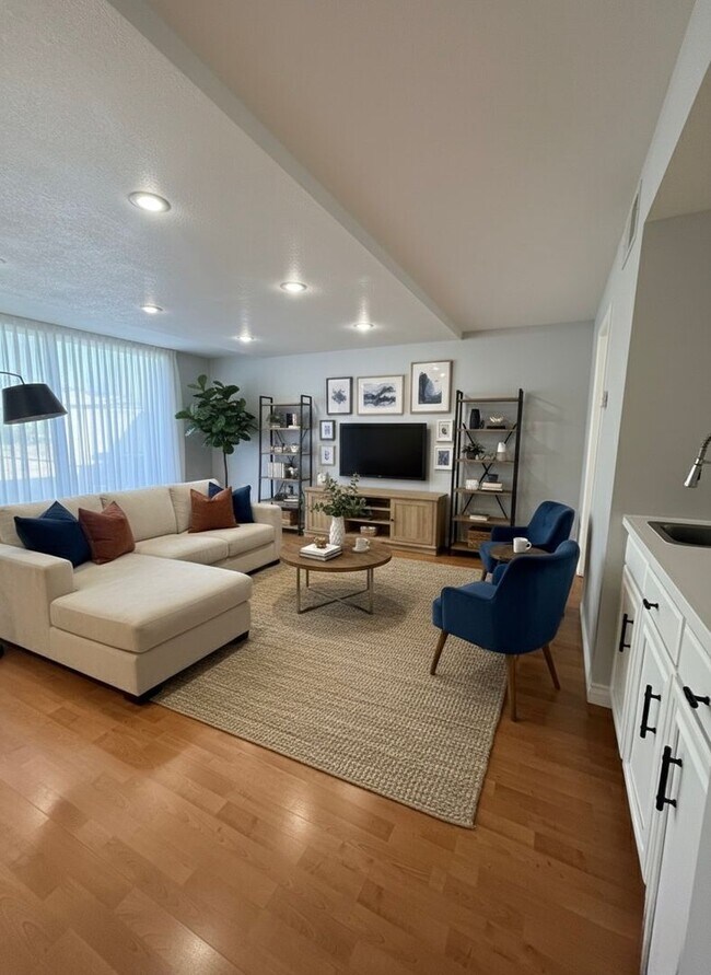 Building Photo - Anaheim home-Great Curb Appeal