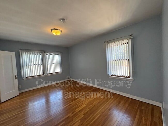 Building Photo - 2727 E De Soto St