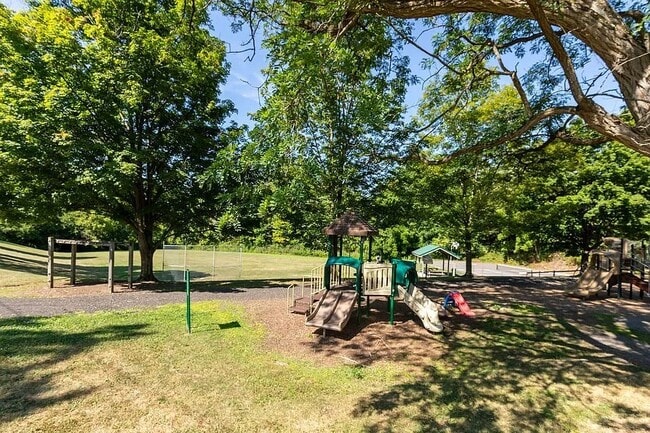 Building Photo - 115 Margo Ln