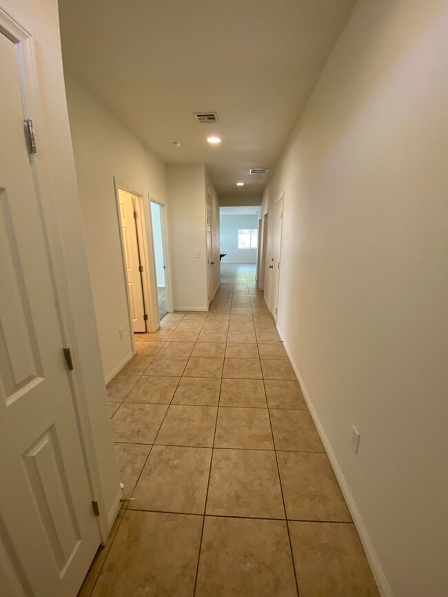 Building Photo - Spacious Single Story 3- Bedroom Home!