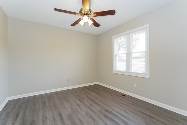 Building Photo - 5104 Holly Ridge Rd