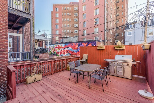 Building Photo - 2633 Adams Mill Rd NW