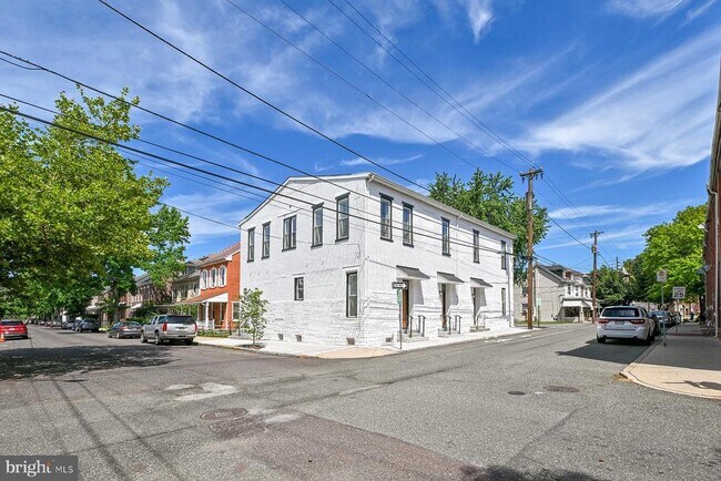 Building Photo - 151 N York St
