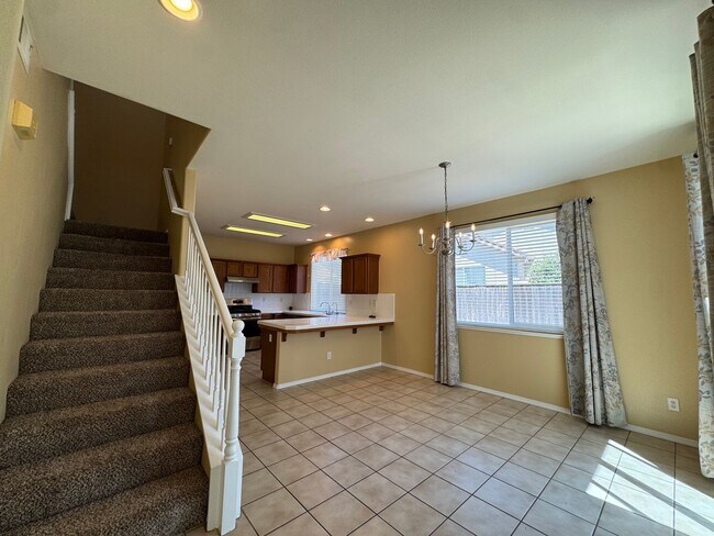 Building Photo - 747 W Siena Ln