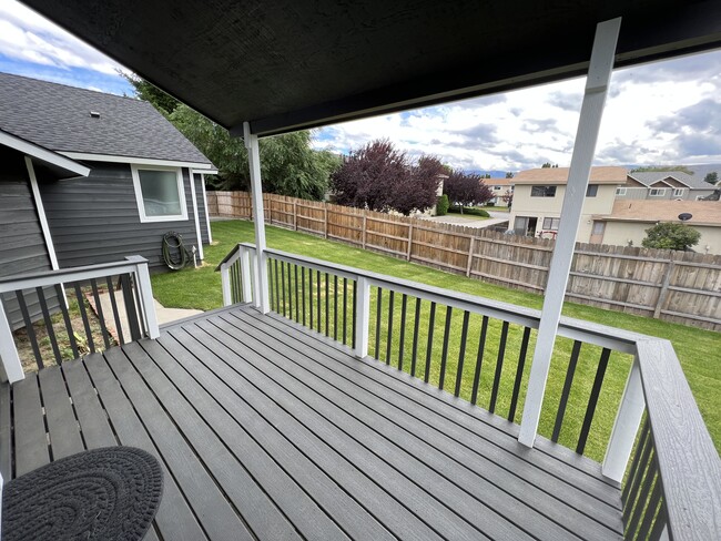 Building Photo - 610-612 12th St NE