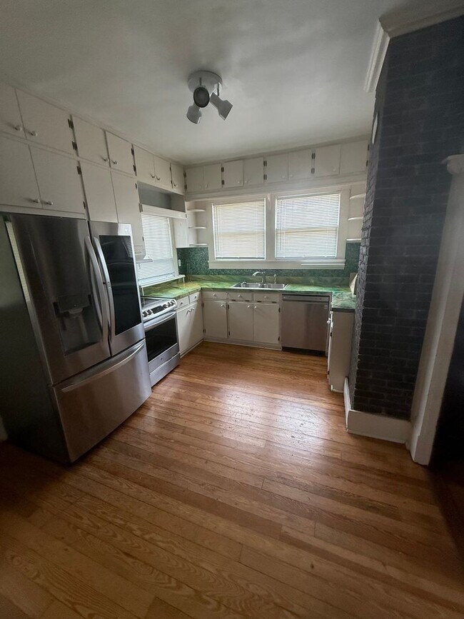 Building Photo - 3 Bed/1 Bath Home with Cellar
