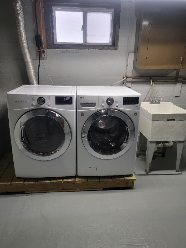 Building Photo - 111 N Phetteplace St