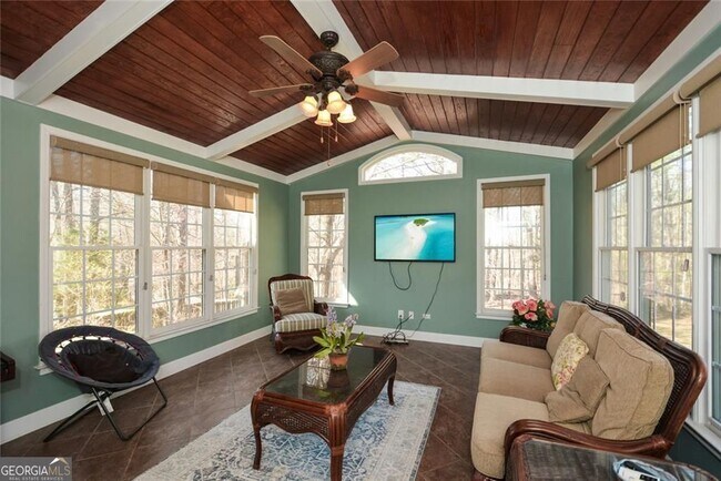 Building Photo - 305 Collegiate Dr