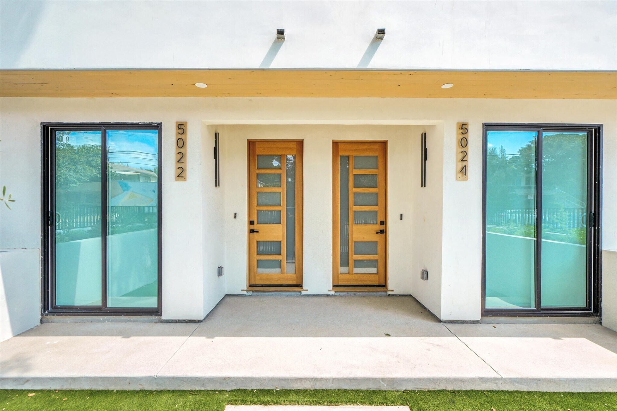 Building Photo - 5022 Cahuenga Blvd