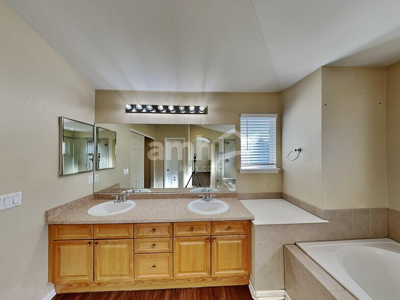 Building Photo - 1463 S Haleyville Cir