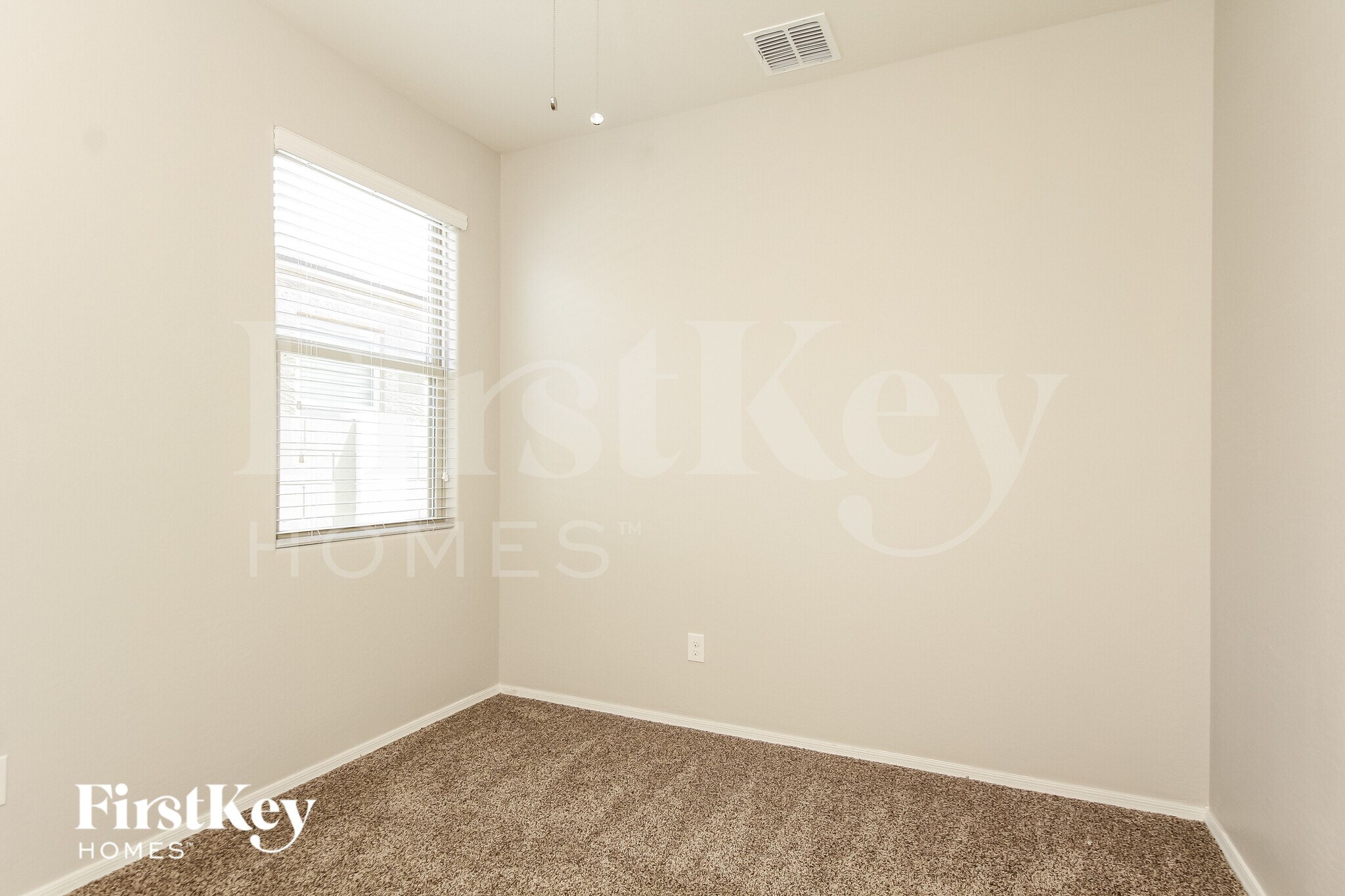 Building Photo - 2635 W Tamarisk Ave
