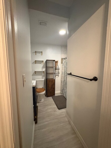 Building Photo - 624 S Pine St