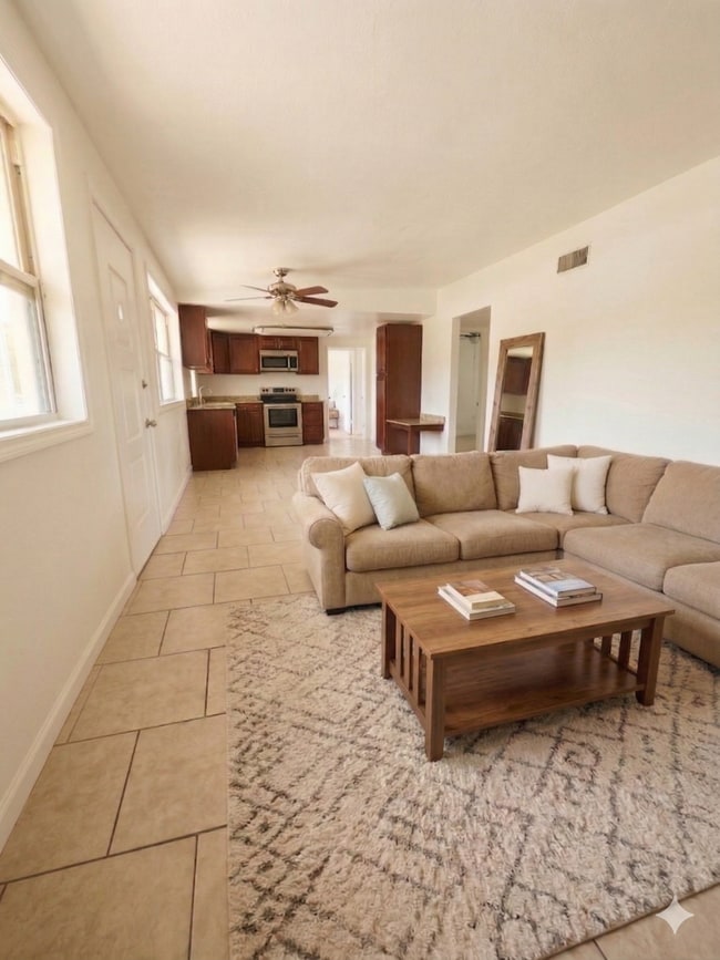 Building Photo - Updated 4-Bedroom Home for Rent in Pinellas Park | Spacious Layout | Stainless Steel Appliances