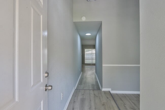 Building Photo - 501 Point Clear Dr